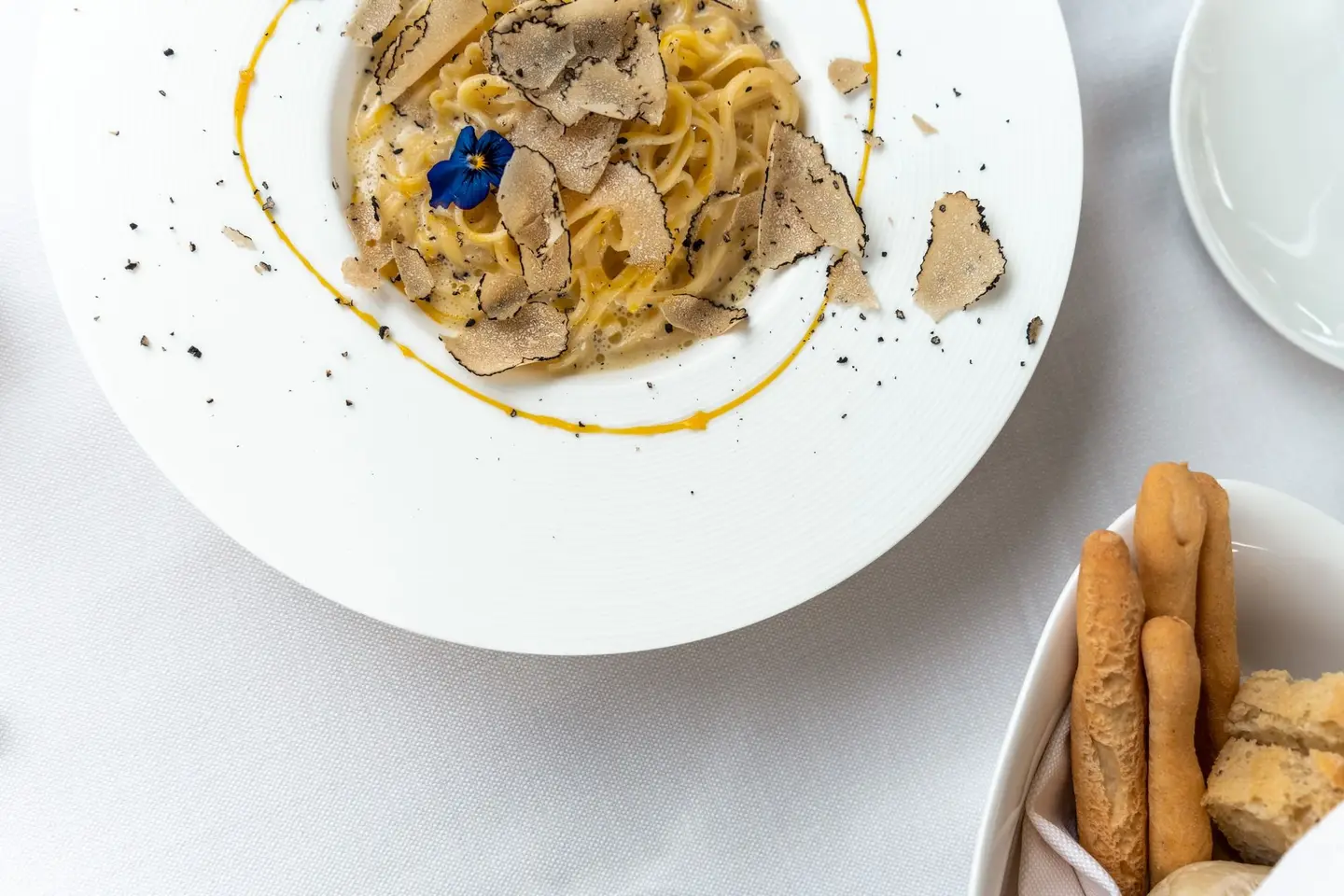 Tagliolini con il tartufo, visti dall'alto